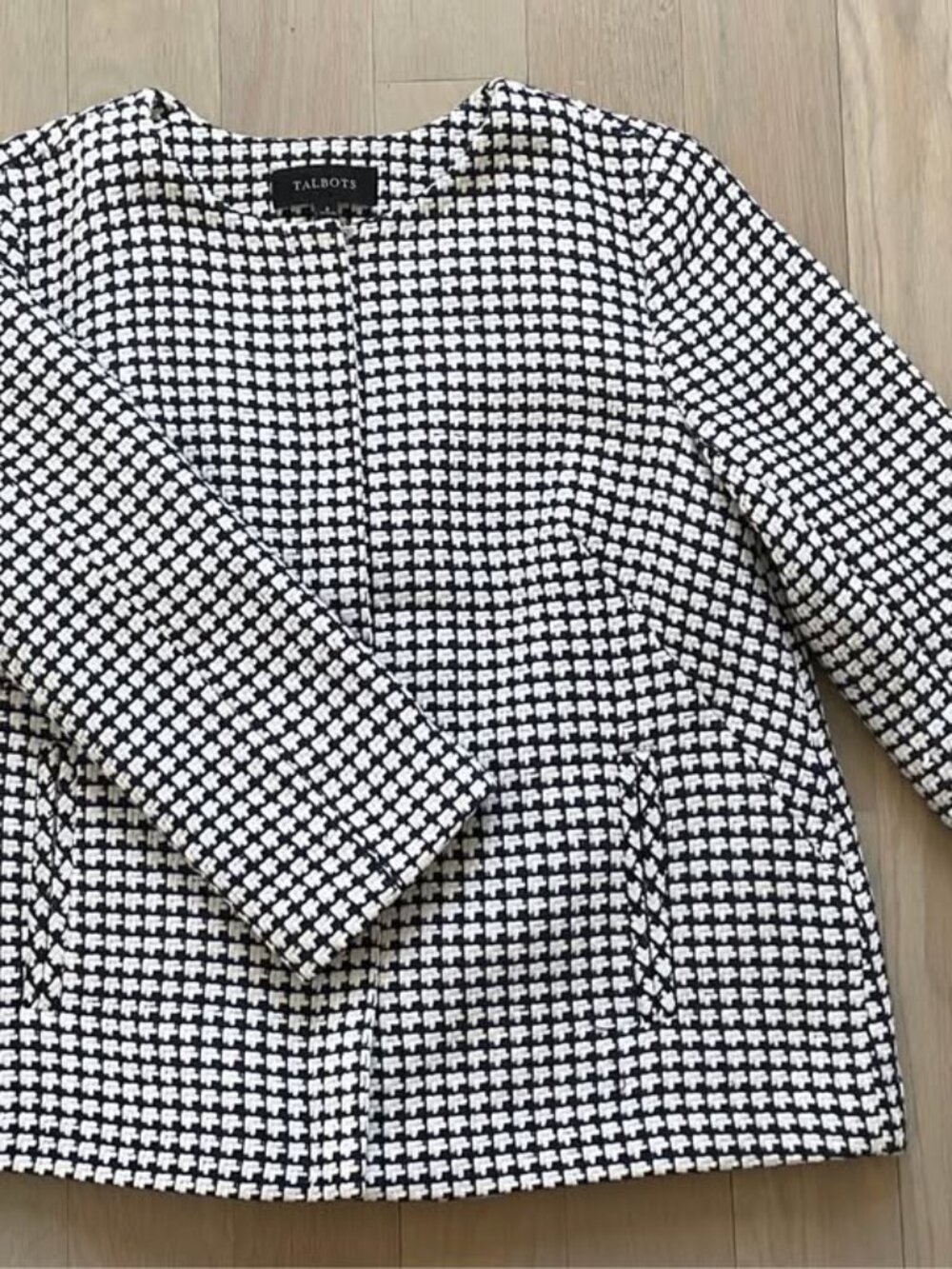 Talbots women size 2 black and white checkered coat- like new